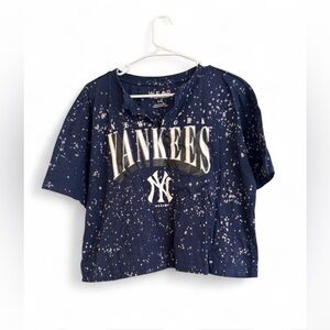 NWT New York Yankees Erin Andrews Women's Large Splatter Cropped Tee $45 MSRP